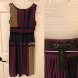 BCBGMAXAZRIA pleated colorblock midi dress sz S